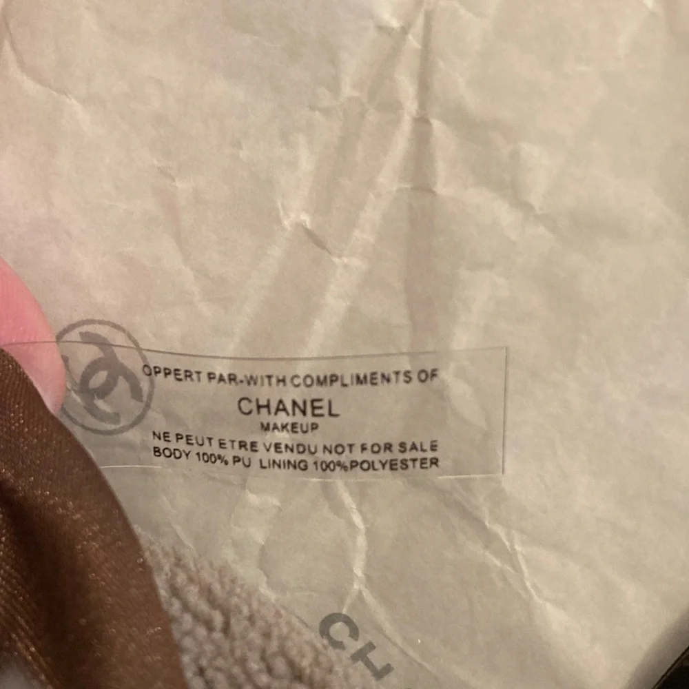 Chanel Makeup/Beaute Precision Adjustable Crossbody “Terry/Teddy” Bag NIP - Picture 8 of 11